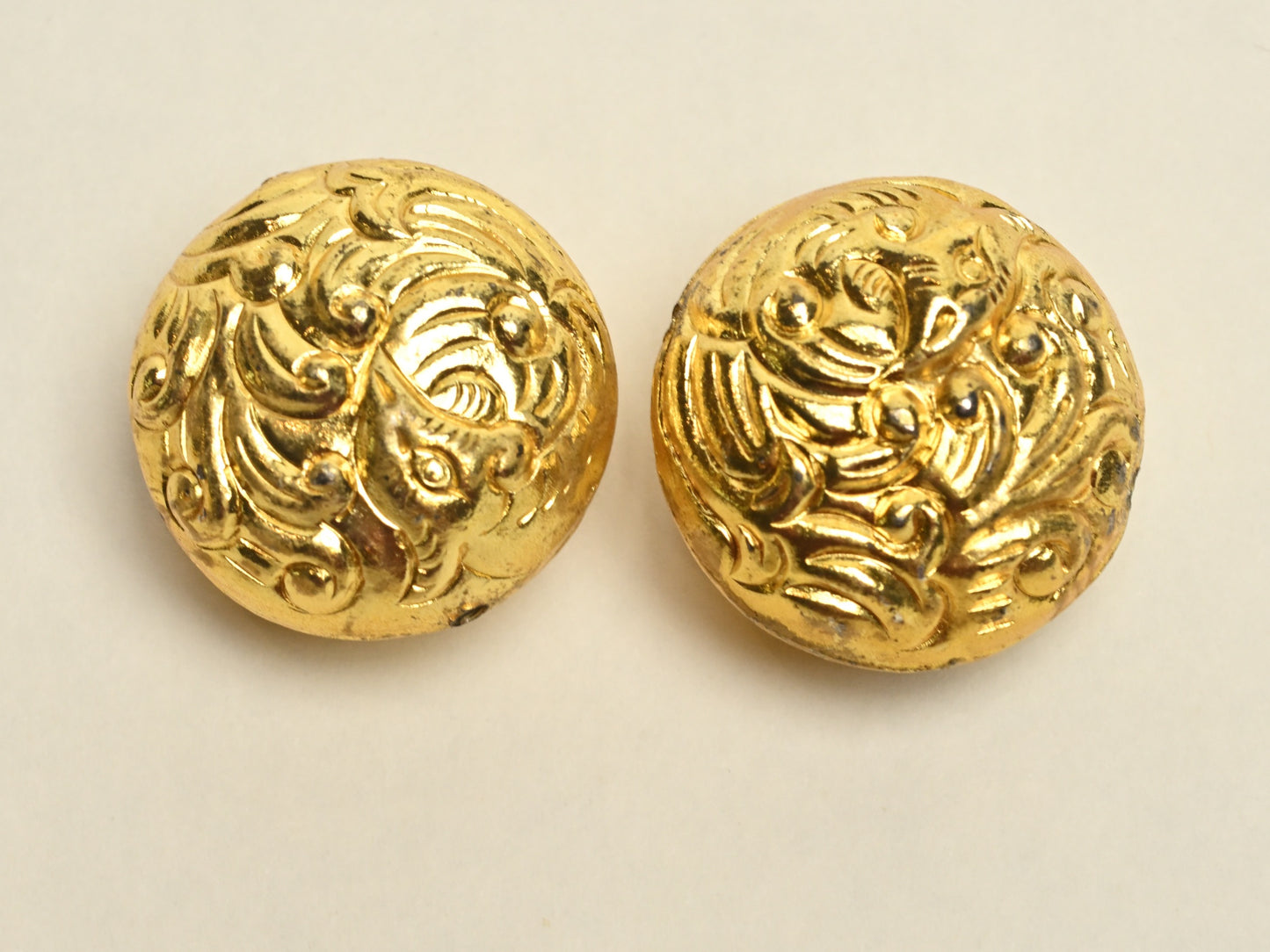 Gold Plated Pancake Bead with Peacock BM81G  1"