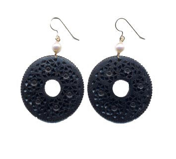 Ebony Disc Moghal Pearl Earrings