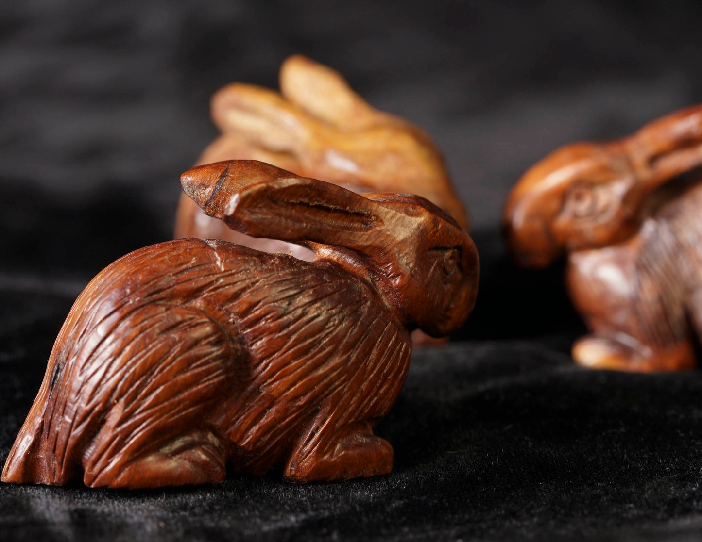 Ma-Li Wood Sitting Rabbit - Hare Bead FWD38B