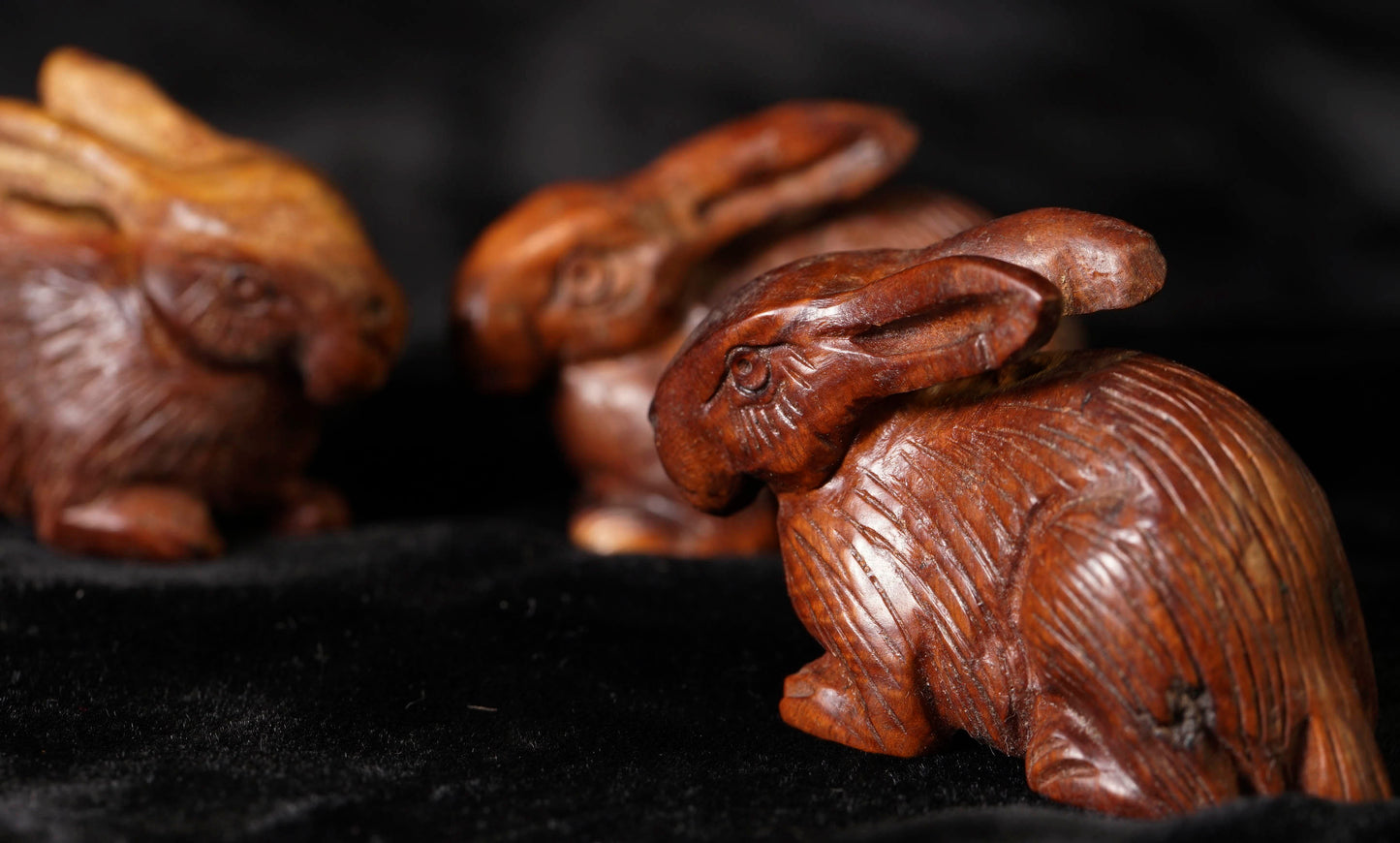 Ma-Li Wood Sitting Rabbit - Hare Bead FWD38B