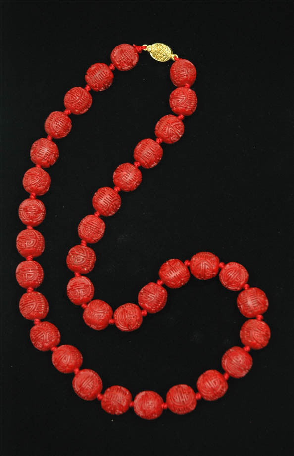 Red Lacquer Round Necklace